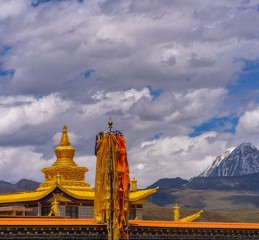 开奔驰E300跑川藏线？说实话，我劝你三思，但真要跑也不是不行