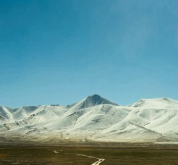 别乱买！西藏旅游披肩这么搭，才不枉费你翻山越岭跑一趟